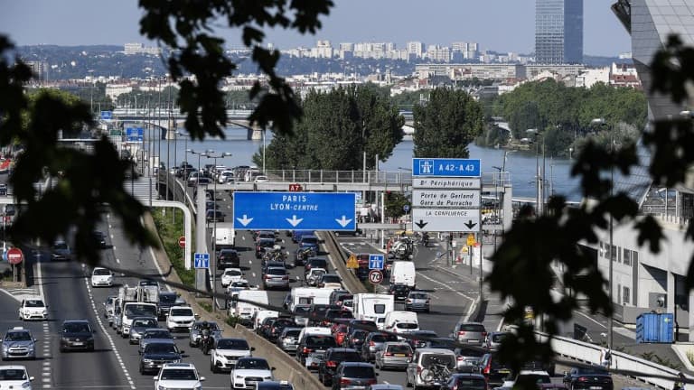 Des embouteillages sur l'autoroute A7 au sud de Lyon.