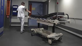 Pour payer les soins du mari atteint d'un cancer, un couple n'a d'autre choix que de faire la manche (illustration)