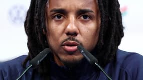 Jules Koundé en conférence de presse avec l'équipe de France, le 18 mars 2025