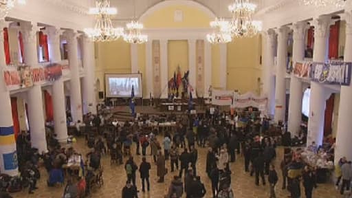 Les opposants au pouvoir ukrainien ont investi la mairie de Kiev.