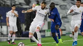 Karim Benzema au duel avec N'Golo Kanté