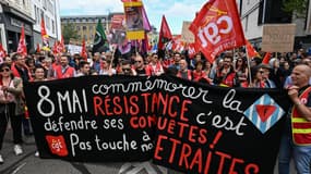 3.000 personnes ont manifesté à Lyon, en marge de la venue d'Emmanuel Macron au Mémorial de la prison de Montluc.