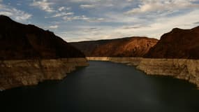 Le niveau très bas de la retenue Mead, sur le fleuve Colorado, aux Etats-Unis, en raison de la sécheresse, le 19 juillet 2021