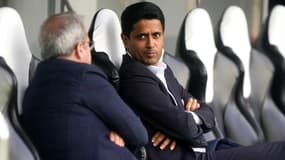 Le président du PSG Nasser Al-Khelaïfi en discussion avec Luis Campos, 3 octobre 2023