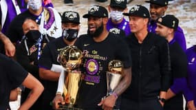 LeBron James (au centre)
