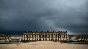 Le musée du Louvre et le château de Versailles ont été évacués et fermés après des alertes