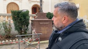 Le père Pierre devant la paroisse Saint-Jérôme, qui a subi des dégradations à Marseille