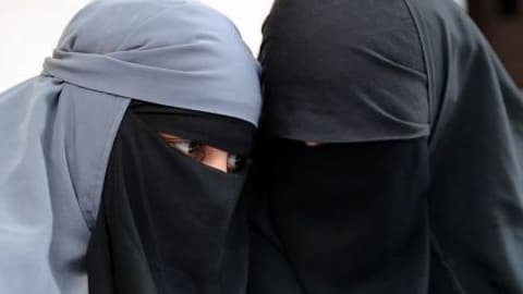Deux femmes portant le voile intégral, à Montreuil.