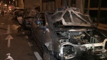 L'incendie d'une camionnette s'est propagé à une dizaine de véhicules dans le 17e.
