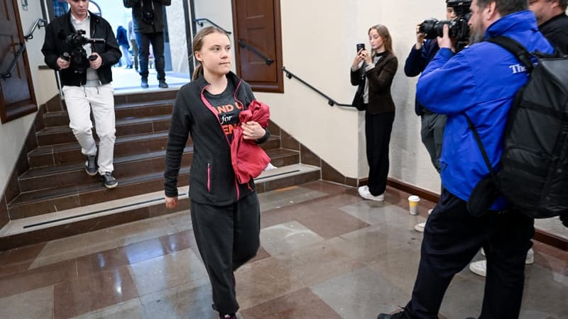 La militante suédoise Greta Thunberg à son arrivée au tribunal de Stockholm ce mercredi 8 mai 2024.