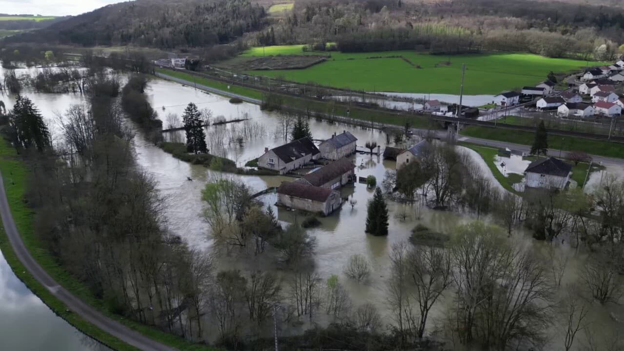 Inondations en Côte d'Or: les images de drone des villes et champs sous ...