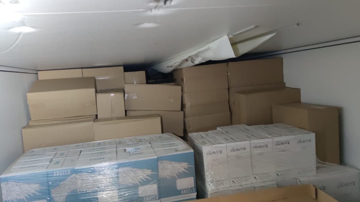 Des cigarettes de contrebande saisies par les douanes françaises au port de Calais, le 21 octobre 2023. Des cigarettes de contrebande saisies par les douanes françaises au port de Calais, le 21 octobre 2023.