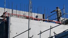 Le nombre de ménages en attente d'un logement social (2,42 millions) n'a jamais été aussi élevé et celui des personnes sans domicile a grimpé à 330.000
