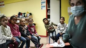 Des élèves d'une école primaire de Labouheyre dans le Sud-Ouest de la France le 4 octobre 2021