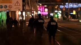 Patrouille de police dans les rues de Strasbourg après la fusillade qui a éclaté dans le centre-ville mardi 11 décembre 2018 vers 20h15
