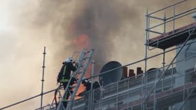 Une photo de l'intervention des pompiers prise par un témoin BFMTV.