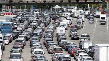Les embouteillages à un péage sur l'A7 en juillet 2015