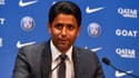 Nasser Al-Khelaïfi tout sourire pendant une conférence de presse du PSG, juillet 2022