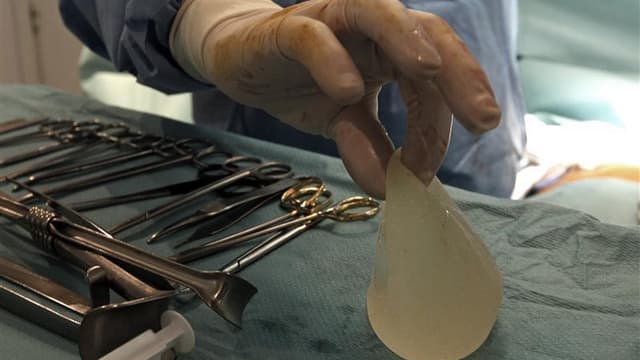 Le ministre français de la Santé, Xavier Bertrand, a réclamé un changement de la réglementation européenne afin d'arriver à une plus grande exigence dans la mise sur le marché et le contrôle des dispositifs médicaux, alors que l'Agence française de sécuri