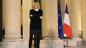 Brigitte Macron sur le perron de l'Elysée le 20 novembre 2017.