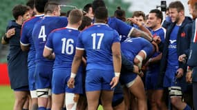 Le XV de France fête sa victoire sur l'Irlande lors du Tournoi des six Nations, à Dublin, le 14 février 2021