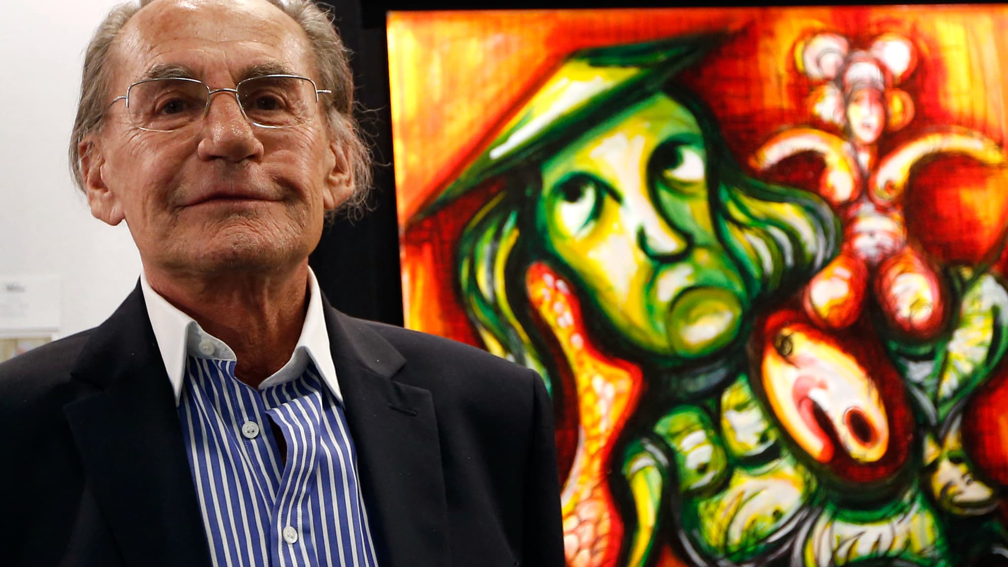 Le peintre et père de Nicolas Sarkozy, Pal Sarkozy, à Monaco devant une de ses œuvres.