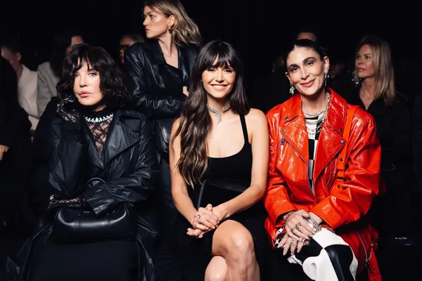 Isabelle Adjani et Nina Dobrev au défilé Messika haute joaillerie, le 26 septembre 2024 