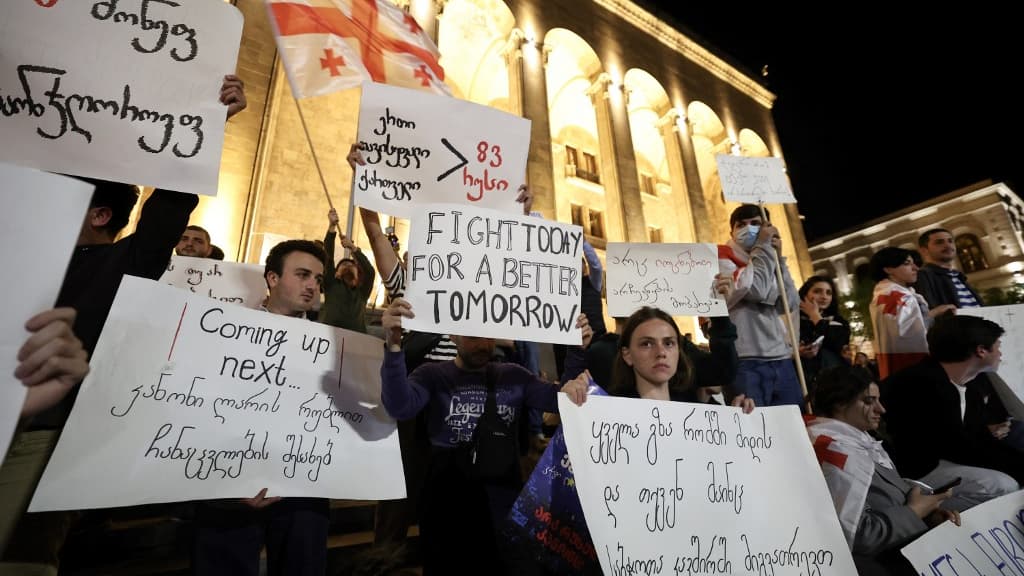 Des manifestants géorgiens à Tbilissi le 17 avril 2024 