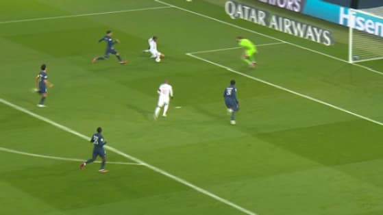 La chute de Barcola sur une énorme occasion lors de PSG-OL, 2 avril 2023