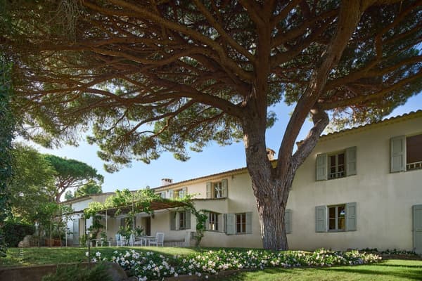 Le réseau d'immobilier de luxe a vendu cette bastide sur les Parcs de Saint-Tropez pour plus de 10 millions d'euros. 