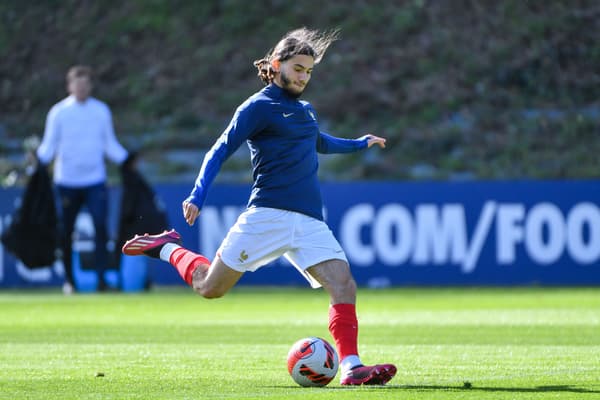 Ilyes Housni, cheveux au vent en équipe de France de jeunes, en mars 2023.