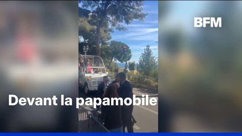 Deux militantes de PETA tentent d’interpeller le pape Léon XIV sur l’arrêt de la corrida