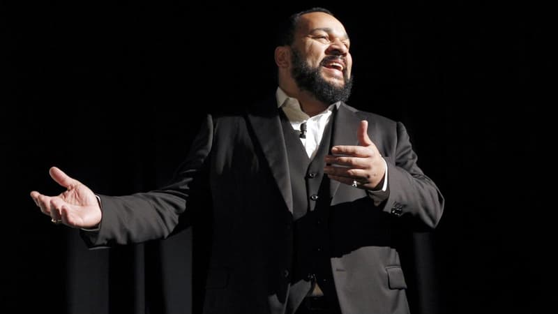 Dieudonné au théâtre de la Main d'or le 15 janvier 2012.