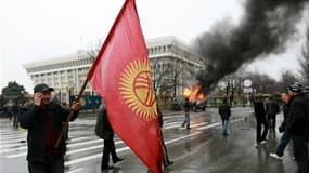 A Bichkek, devant le palais présidentiel, lors de manifestations antigouvernementales. Le gouvernement kirghize a démissionné et le président Kourmanbek Bakiev a quitté la capitale mercredi soir, affirme l'opposition, citée par l'agence de presse russe RI