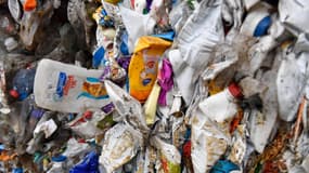 Des déchets plastiques dans un centre de recyclage à Gardanne, près de Marseille, en novembre 2018 (photo d'illustration)