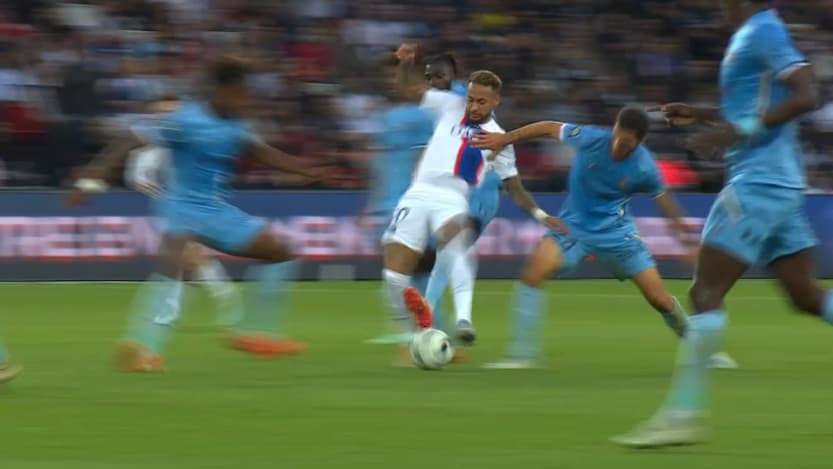 Neymar face à Troyes. Neymar face à Troyes.