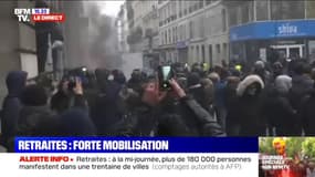 Retraites: au moins 500 "ultras" rassemblés place de la République à Paris