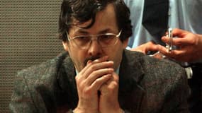 Le pédophile belge Marc Dutroux lors de son procès, le 21 juin 2004 à Arlon, en Belgique.