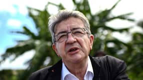 Le candidat LFI à la présidentielle Jean-Luc Mélenchon en visite le 26 février 2022 à Saint-Paul à La Réunion