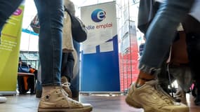 Ce dispositif a été vivement critiqué. Il a couté 20 milliards d'euros par an et grâce à lui 100.000 emplois net auraient créés ou sauvegardés sur les années 2014 et 2015