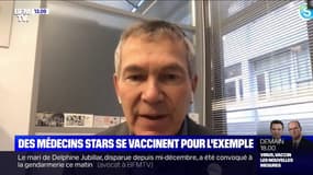 "On a le devoir de donner l'exemple" : des médecins populaires se vaccinent sous l'œil des caméras