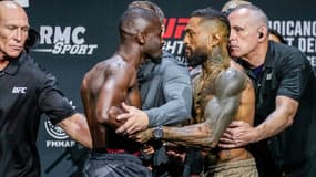 William Gomis et Joanderson Brito lors de la pesée cérémoniale avant leur combat à l'UFC Paris, le 27 septembre 2024.