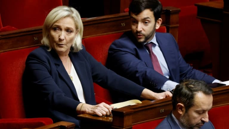 Marine Le Pen, présidente du groupe parlementaire du Rassemblement national (RN), et Jean-Philippe Tanguy, député RN, à l'Assemblée nationale, le 22 octobre 2024 à Paris