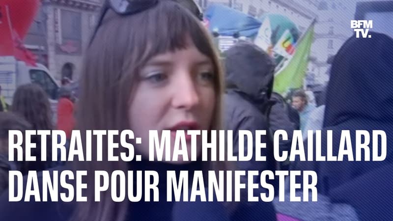 Retraites: Mathilde Caillard, membre du collectif Alternatiba Paris, danse pour manifester contre la réforme