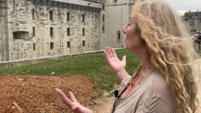 Christine Nedelec, présidente de SOS Paris et de France Nature Environnement Val-de-Marne face au château de Vincennes