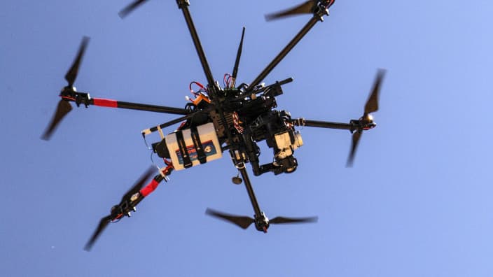 Un nouveau survol de drone a été repéré, ce mardi soir, dans le ciel de Paris, avant que l'appareil ne soit pris en chasse par des policiers en patrouille. (Photo d'illustration)