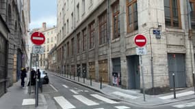 Trois personnes intoxiquées au monoxyde de carbone ont été secourues par les pompiers, à Lyon, ce samedi aux alentours de 20h