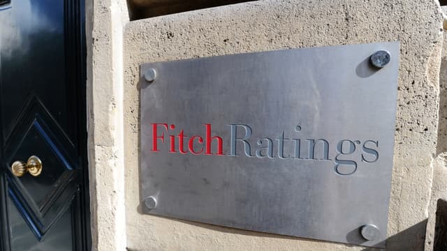 Le haut niveau d'endettement réduit la capacité de la France à faire face à des chocs fiscaux et constitue la principale faiblesse de la dette souveraine du pays, estime Fitch.