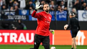 Le gardien Pau Lopez pendant un échauffement avec l'OM en mai 2024