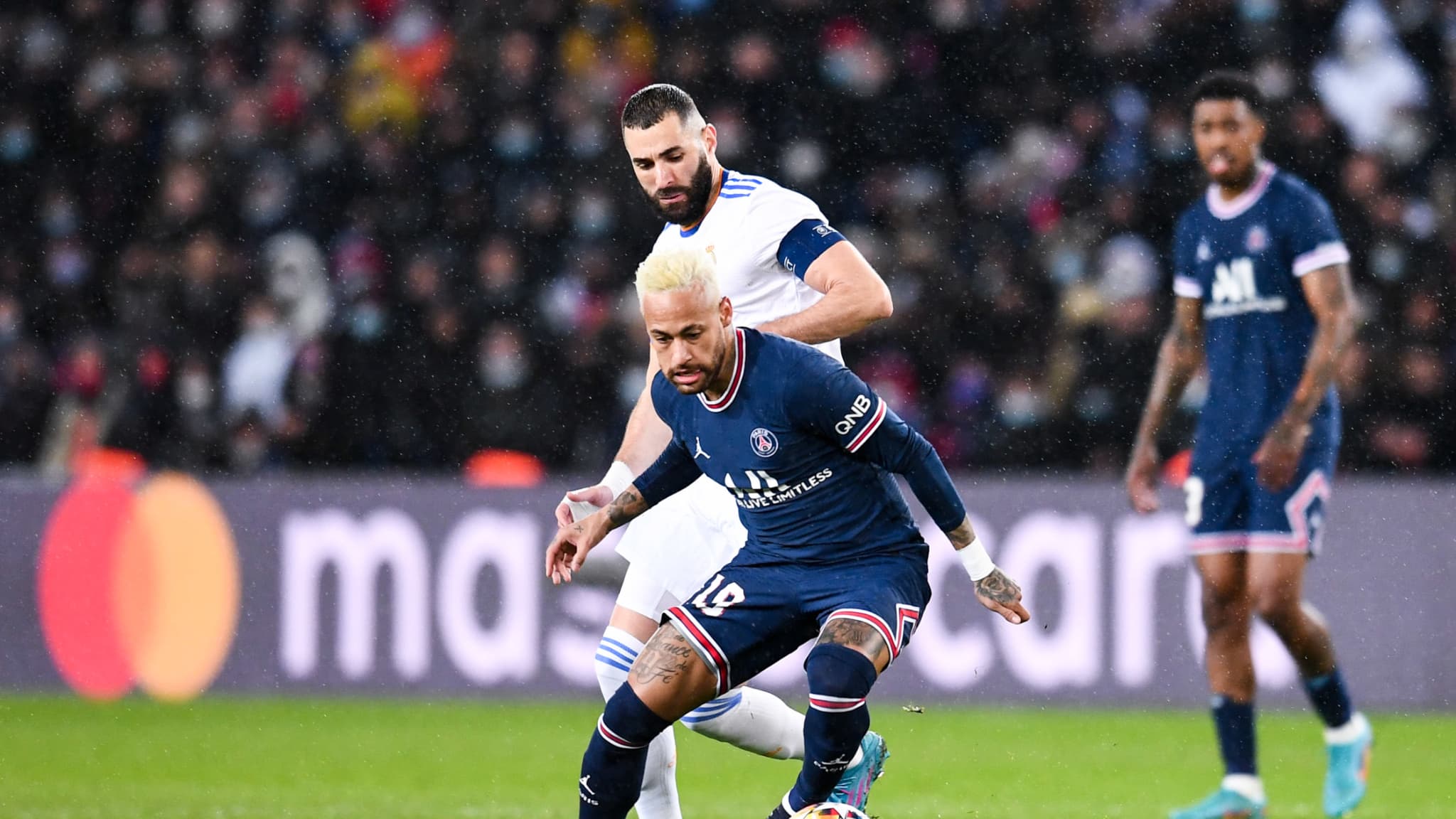 Neymar et Katim Benzema lors de PSG-Real en Ligue des champions, le 15 février 2022 Neymar et Katim Benzema lors de PSG-Real en Ligue des champions, le 15 février 2022